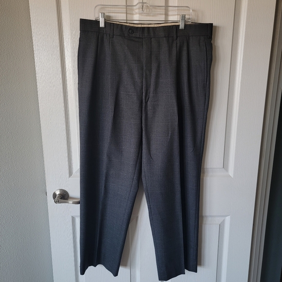 Jos A. Bank Suit Travelers Collection Mens 42R Jacket 38W x 28L Flat Front Pants - Picture 9 of 15